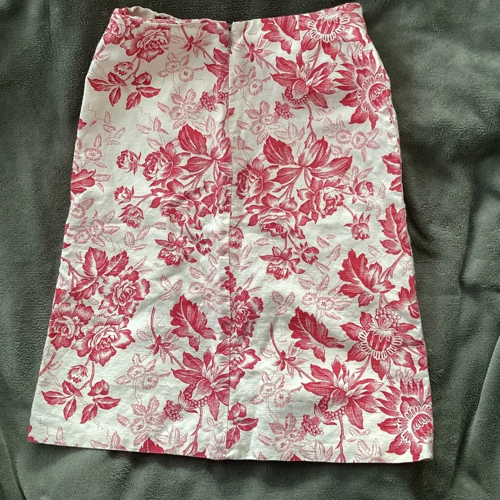 J. Crew Floral Pencil Skirt Size 4 Linen Cotton Blend White with Red Flowers